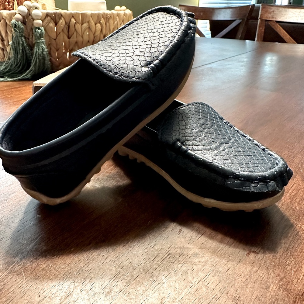 Toddler boys sz 6 navy loafers NWOT